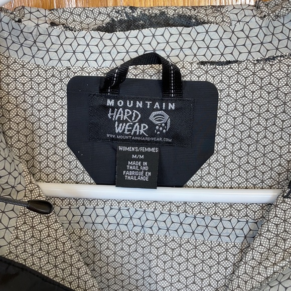 Mountain HardWear women’s rain coat - Picture 3 of 6